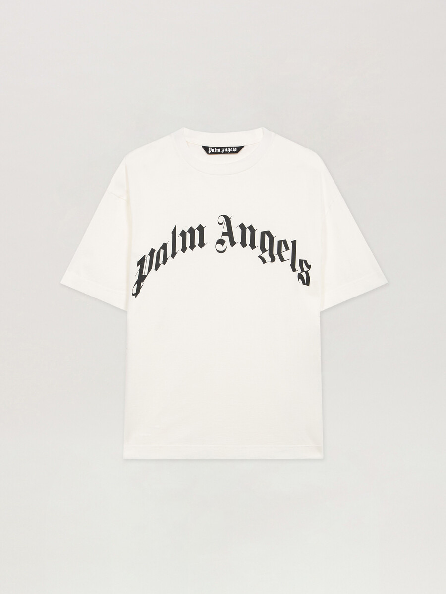 camiseta con logotipo curvo