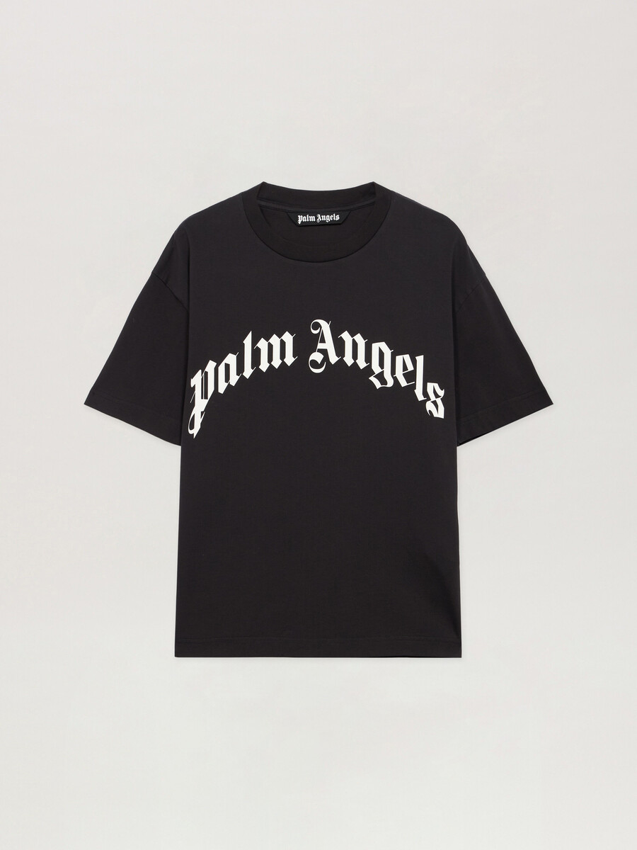 camiseta con logotipo curvo