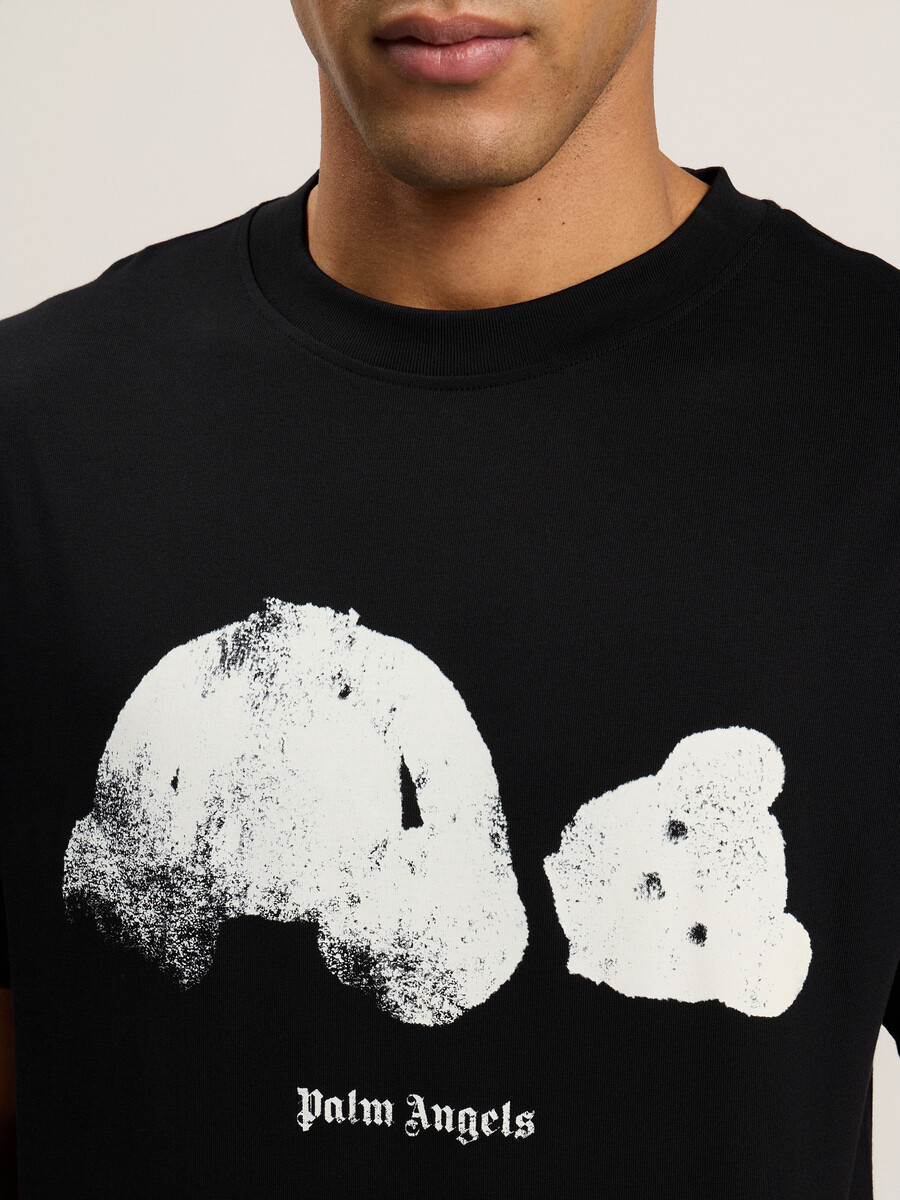 camiseta con oso roto en aerosol