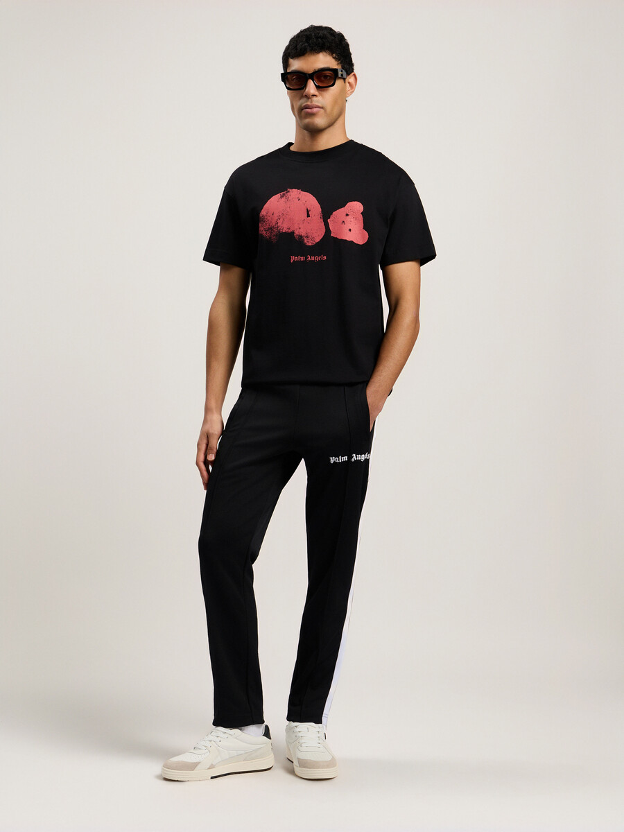 camiseta con oso roto en aerosol