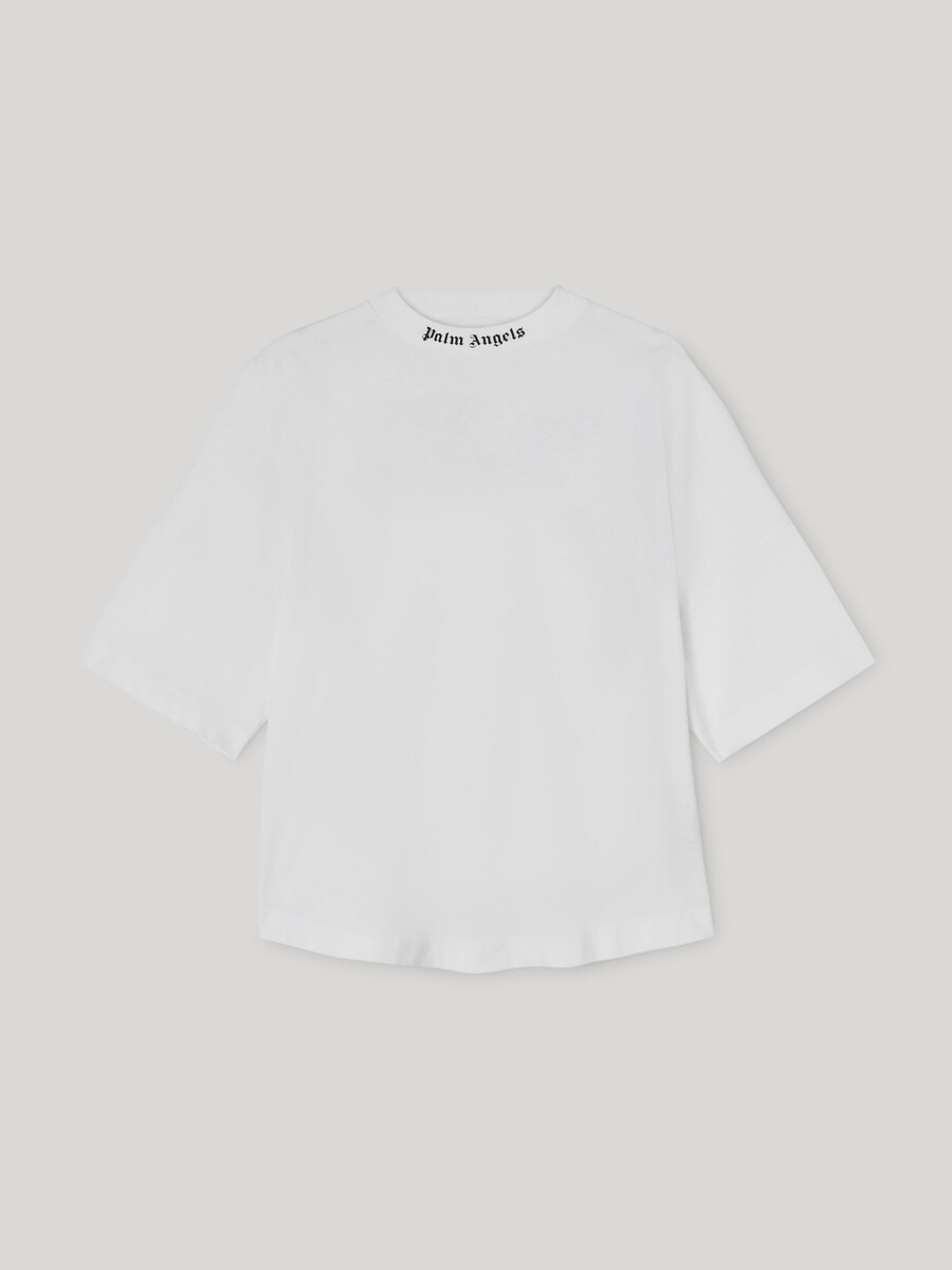 logotipo clÁsico sobre la camiseta