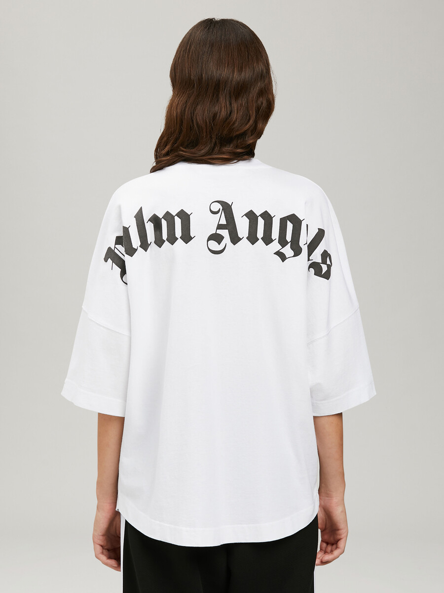logotipo clÁsico sobre la camiseta