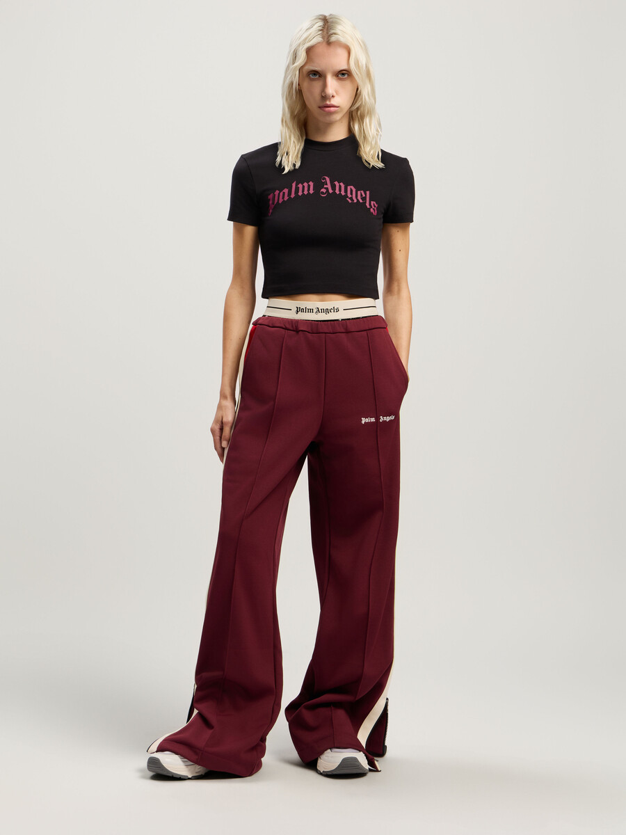 camiseta de bebé con logotipo curvo
