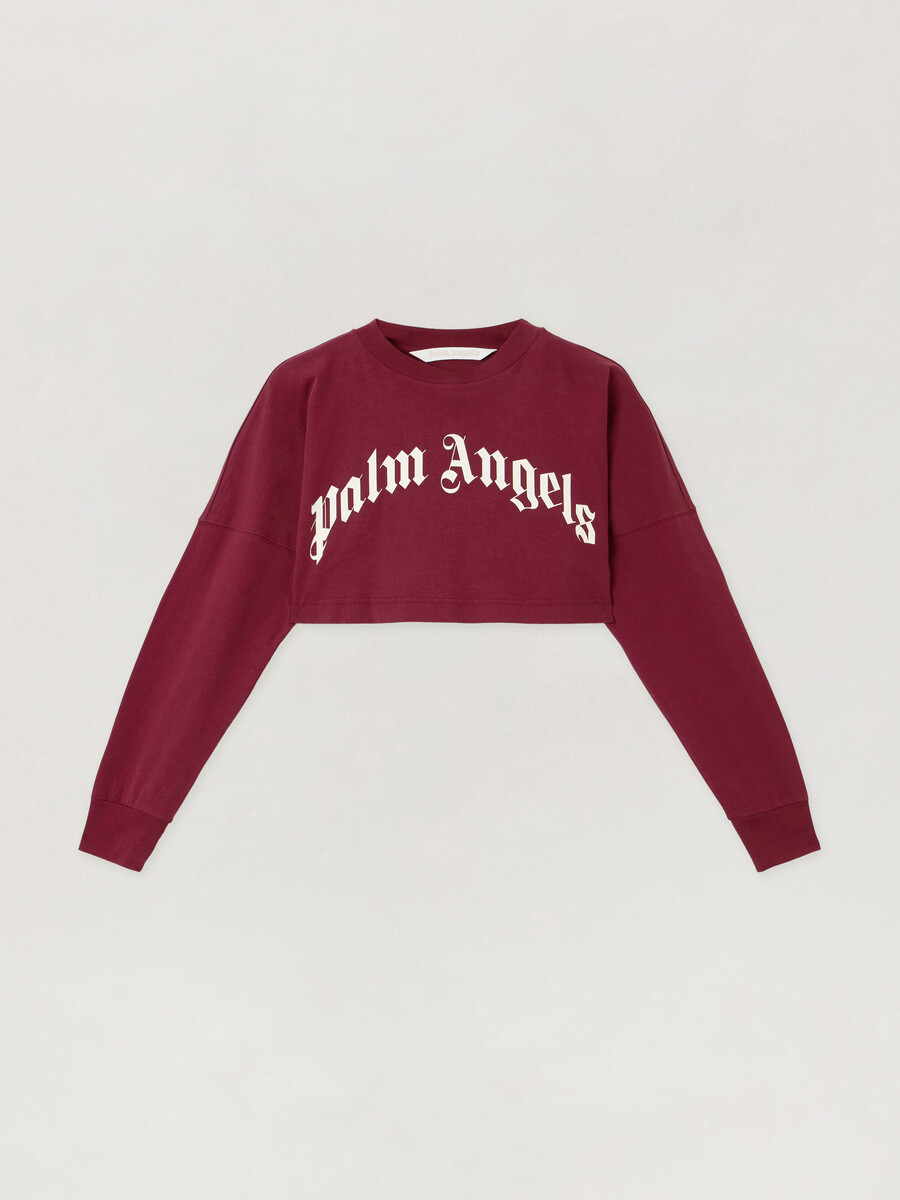 top corto con logotipo curvo
