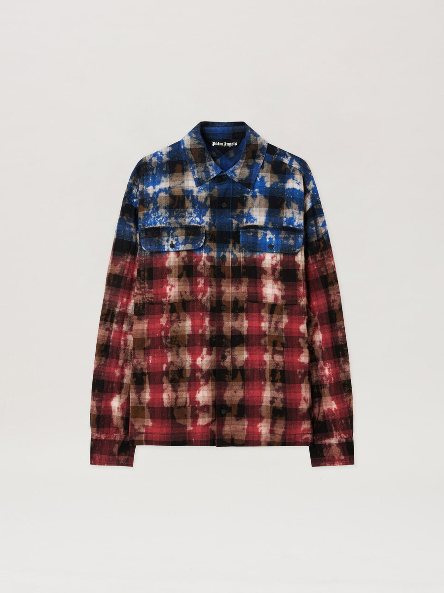 camisa de cuadros con logotipo curvo