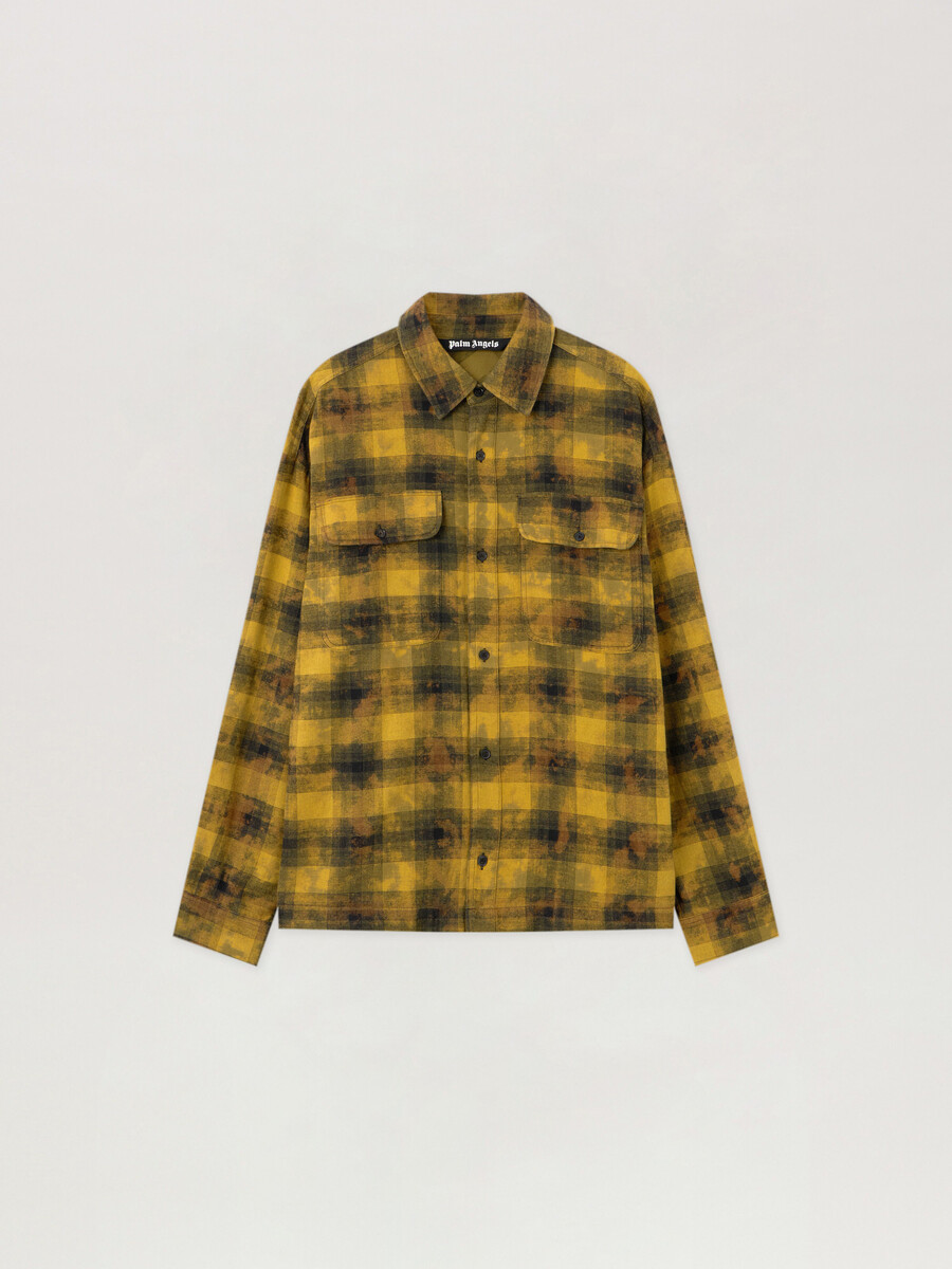 camisa de cuadros con logotipo curvo