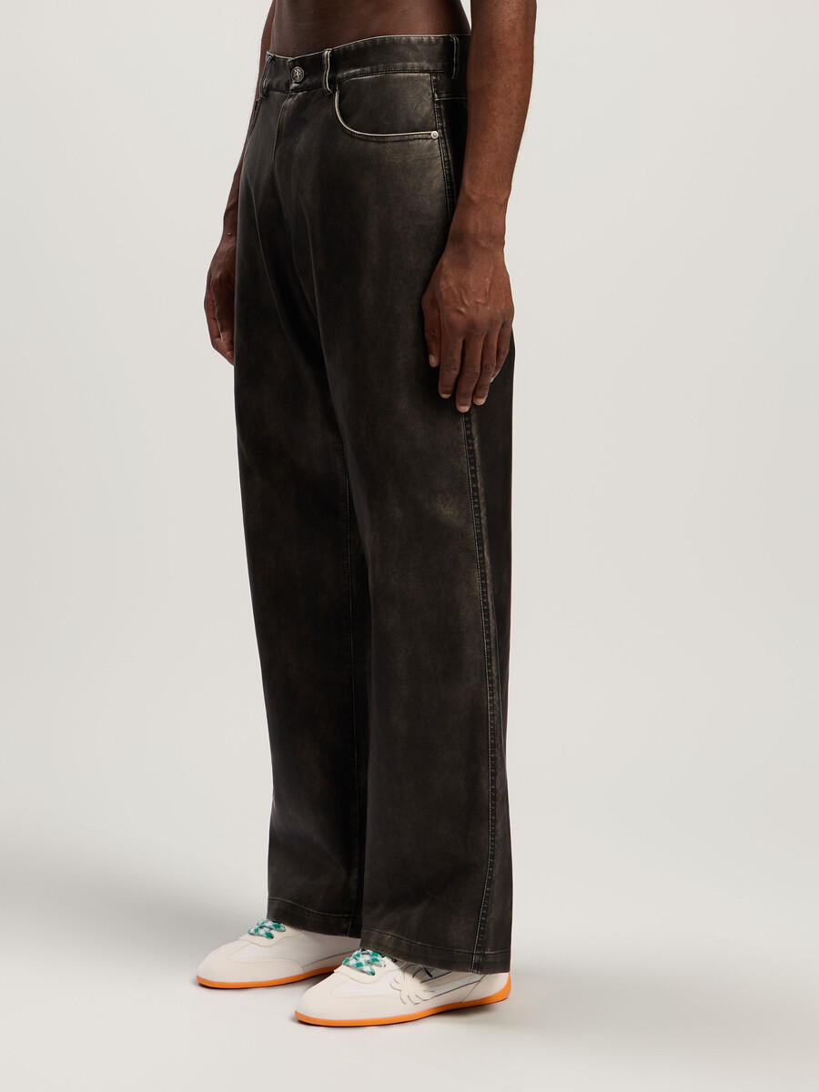 pantalones recubiertos con logotipo curvo