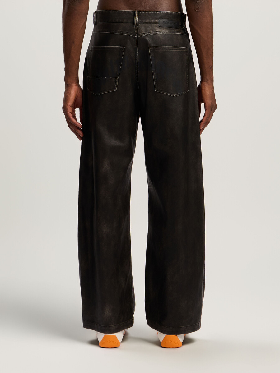 pantalones recubiertos con logotipo curvo