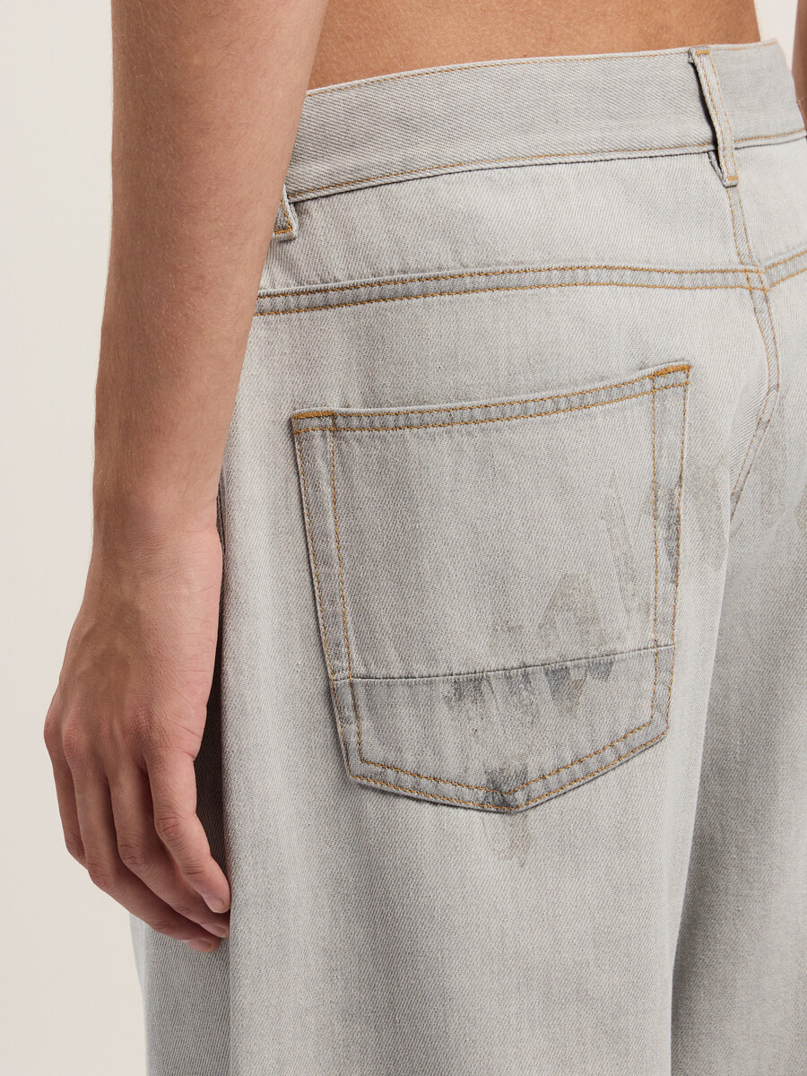 pantalones vaqueros holgados con logo curvo
