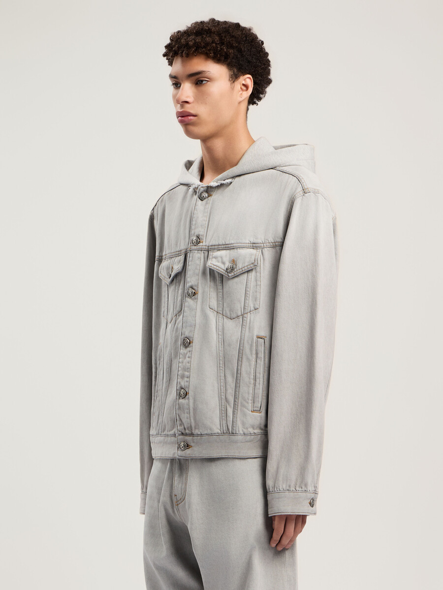 chaqueta vaquera con logo curvo