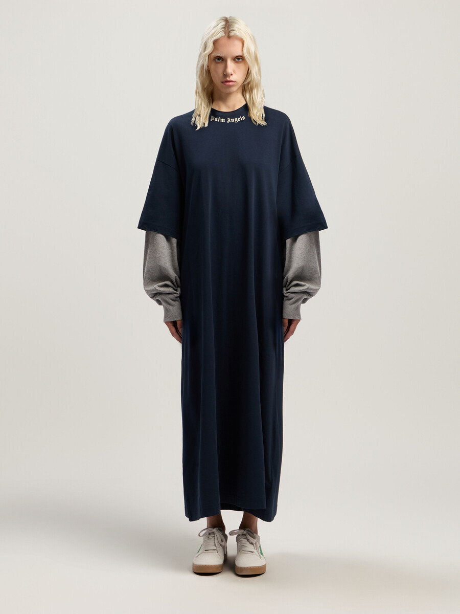 vestido de capas con logotipo curvo