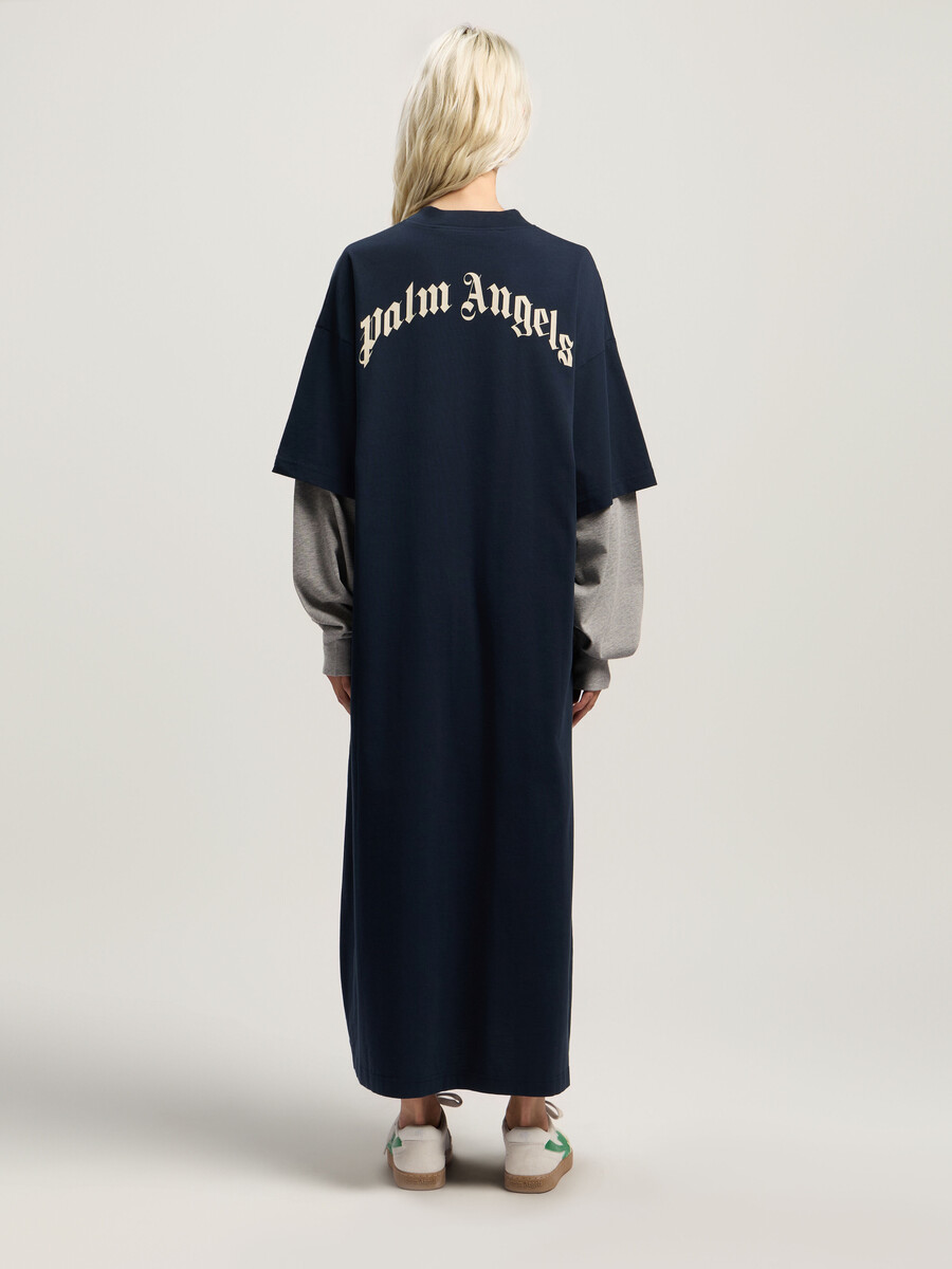 vestido de capas con logotipo curvo