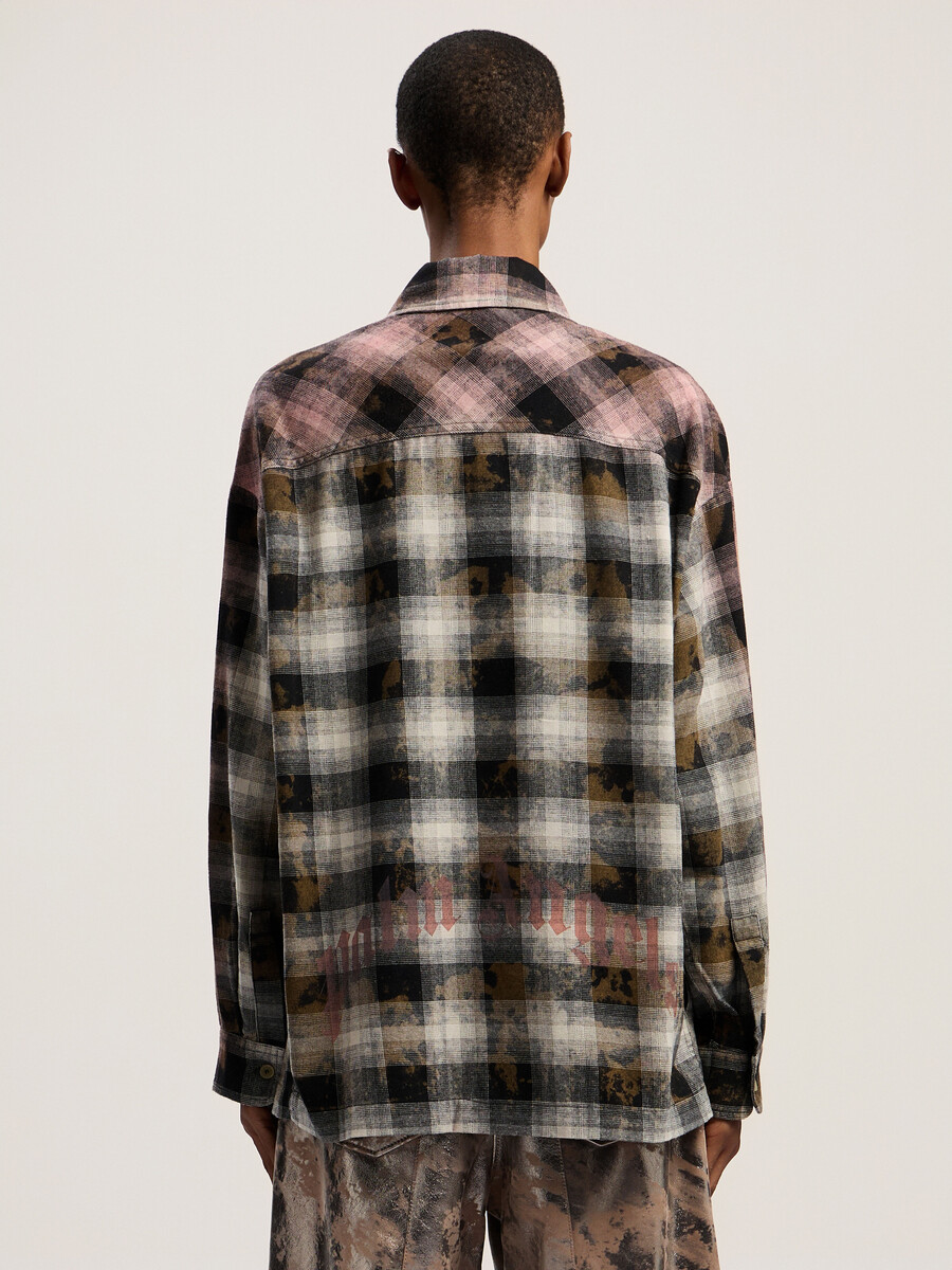 camisa a cuadros revestida con logotipo curvo