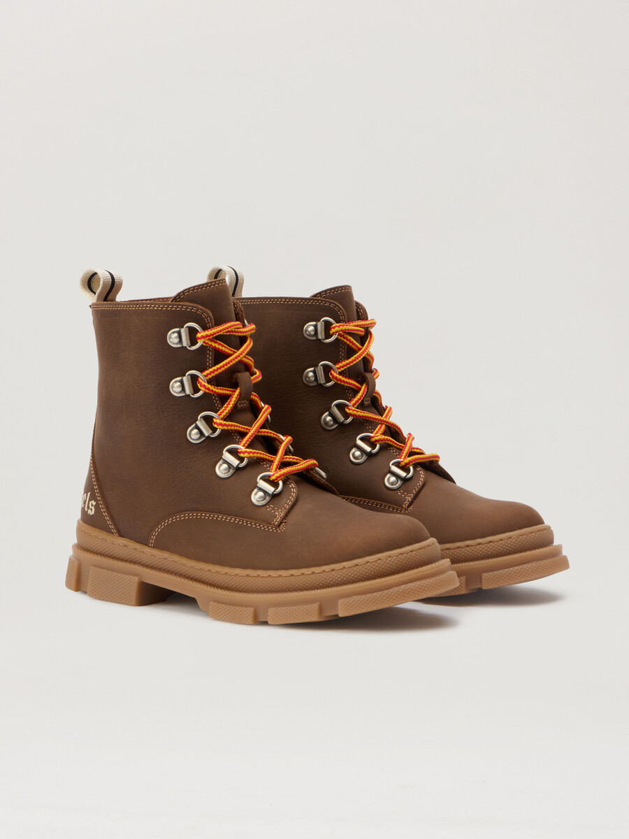botines con cordones track