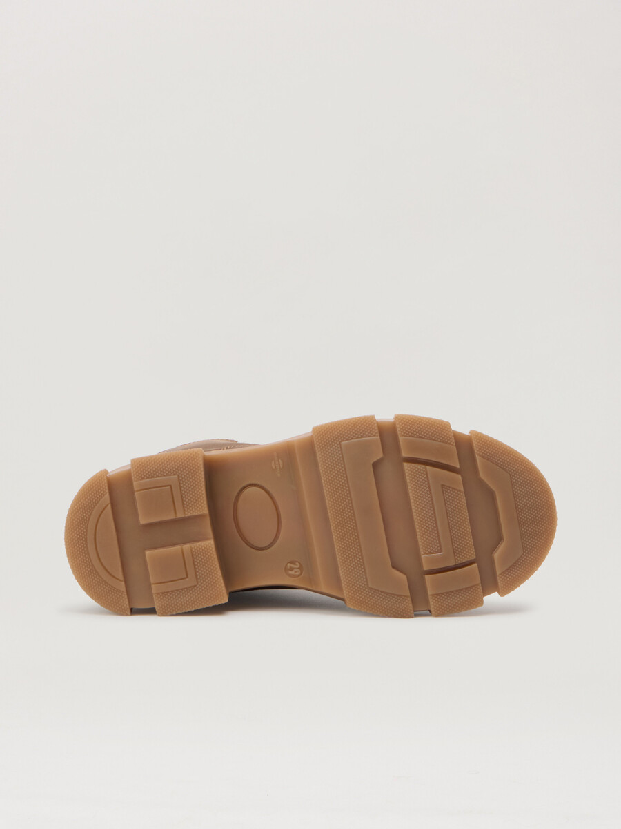 botines con cordones track
