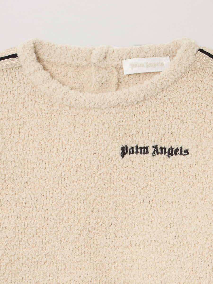 suéter deportivo con logo de peluche