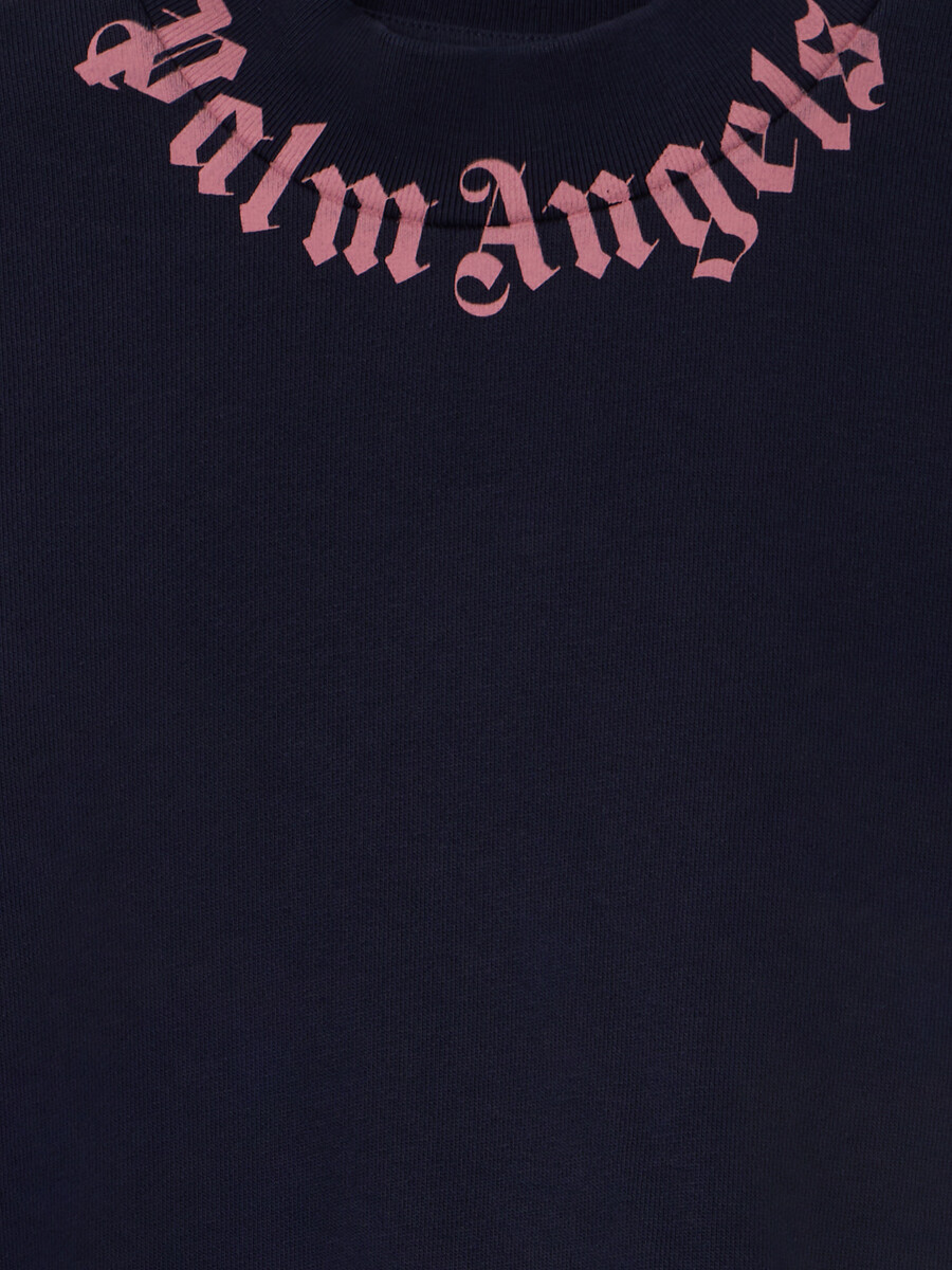 sudadera con logotipo en el cuello