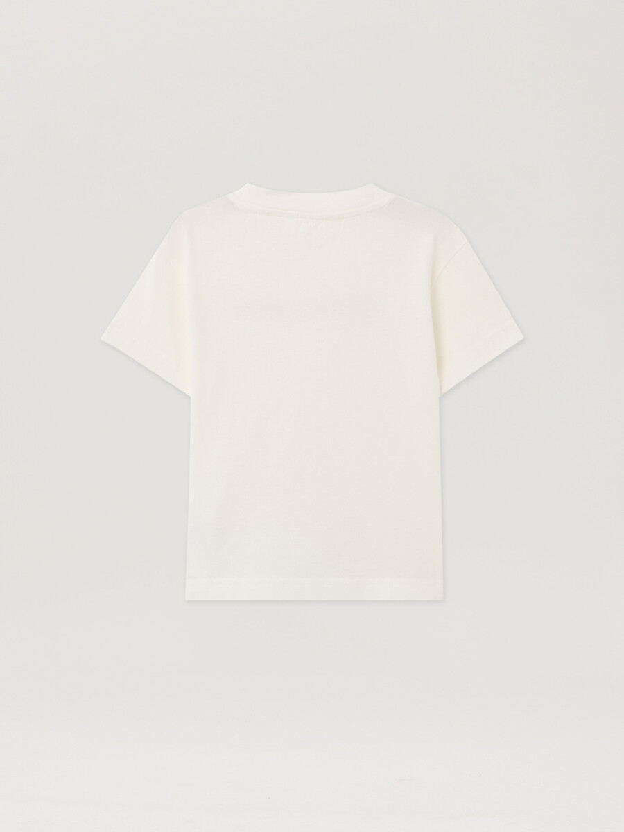 camiseta con logotipo borroso
