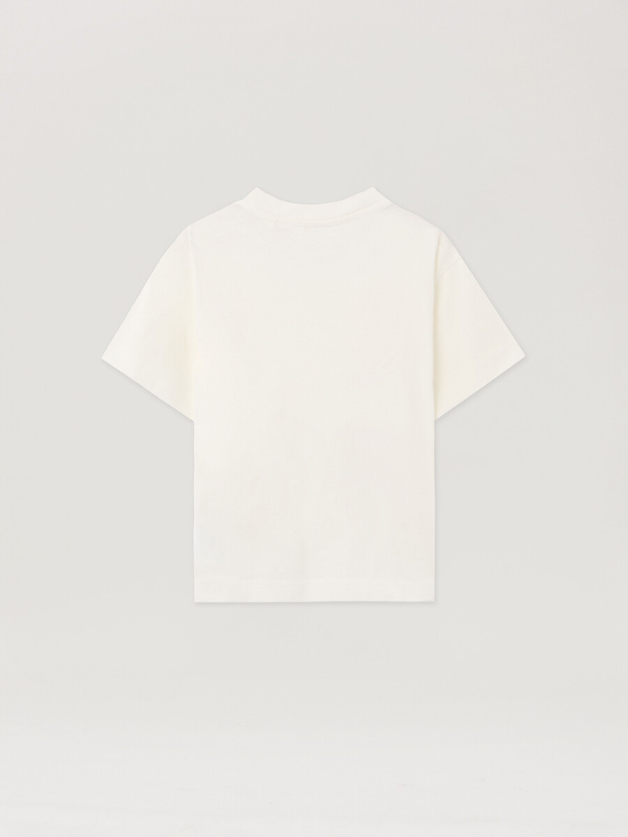 camiseta regular con logotipo en el cuello