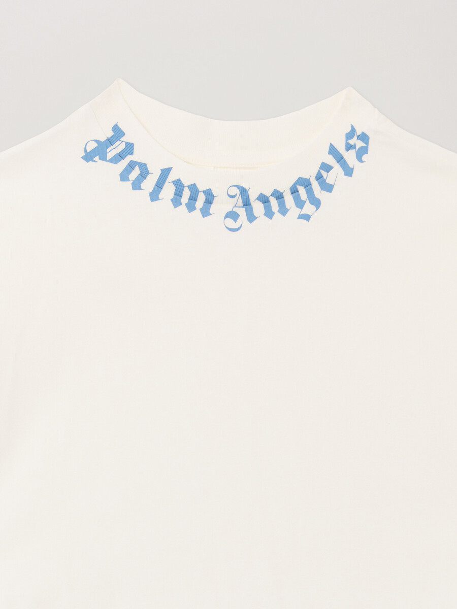 camiseta regular con logotipo en el cuello