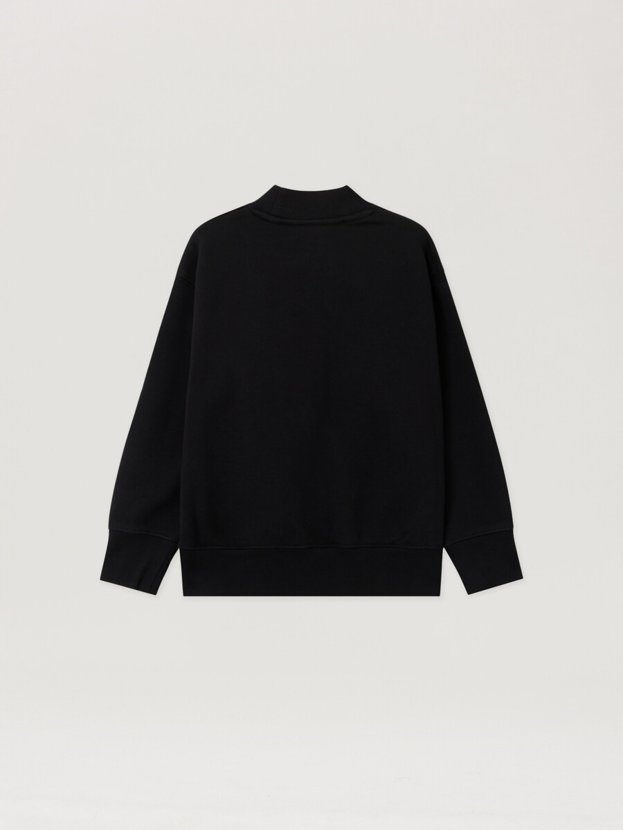 sudadera con logotipo en el cuello