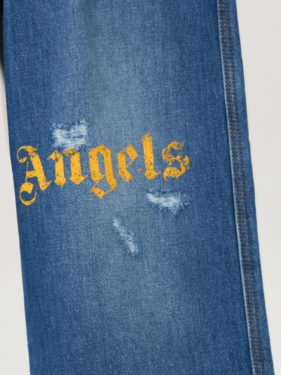 pantalones vaqueros con logotipo cepillado