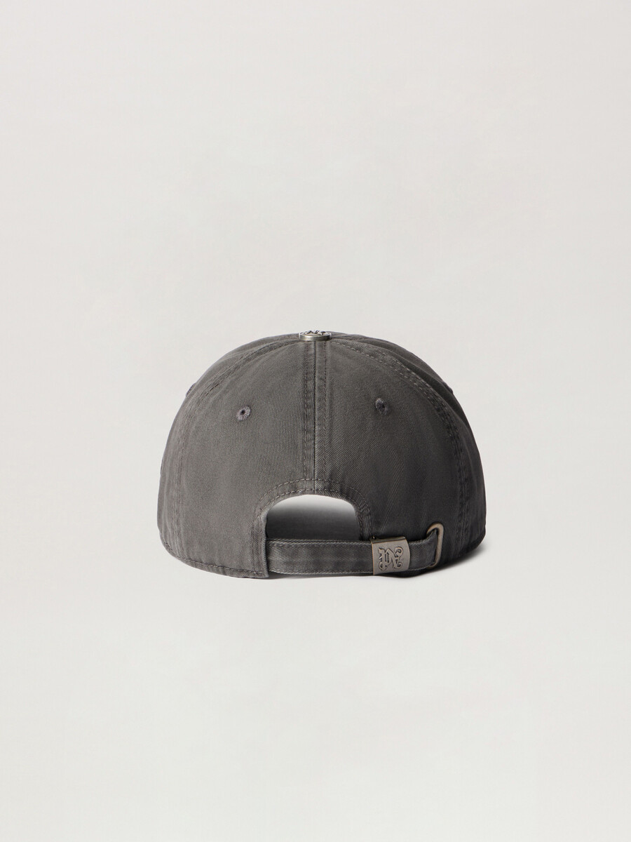 gorra desgastada con logotipo curvo
