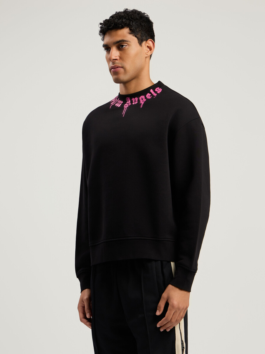 sudadera con cuello redondo y logotipo