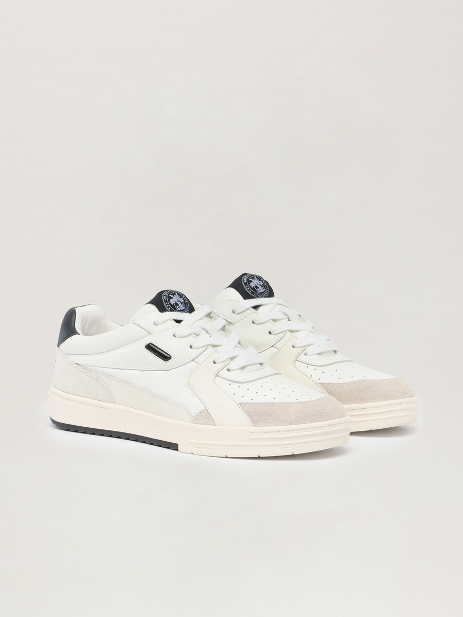 zapatillas blancas universitarias